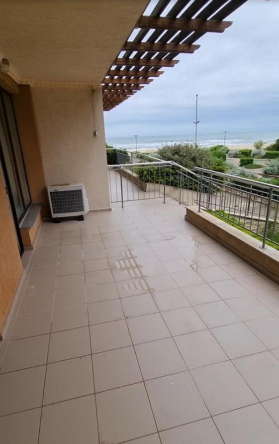 Apartment With A Large Terrace And Direct Access To The Sea Obzor Esterno foto